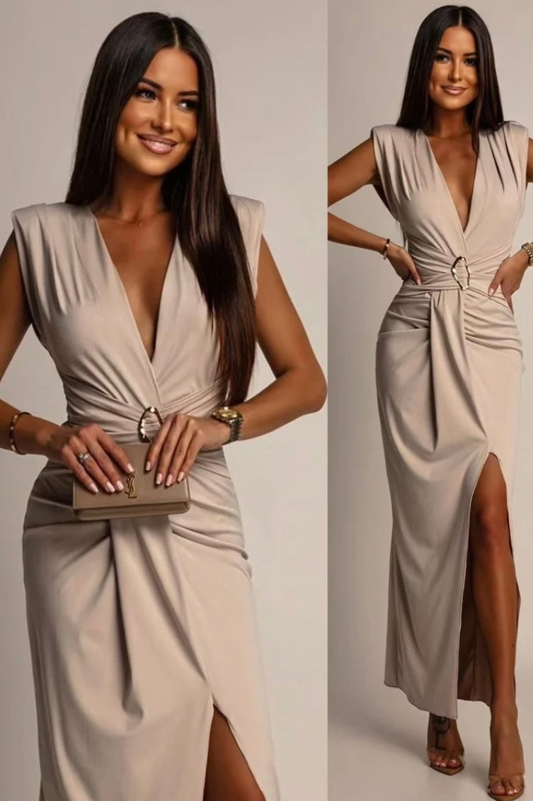 Robe Chic – Fendue, Col V