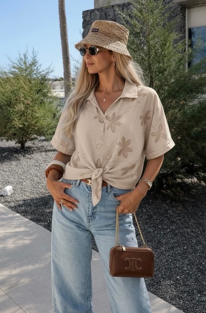 Top col chemise broderie fleurie à nouer