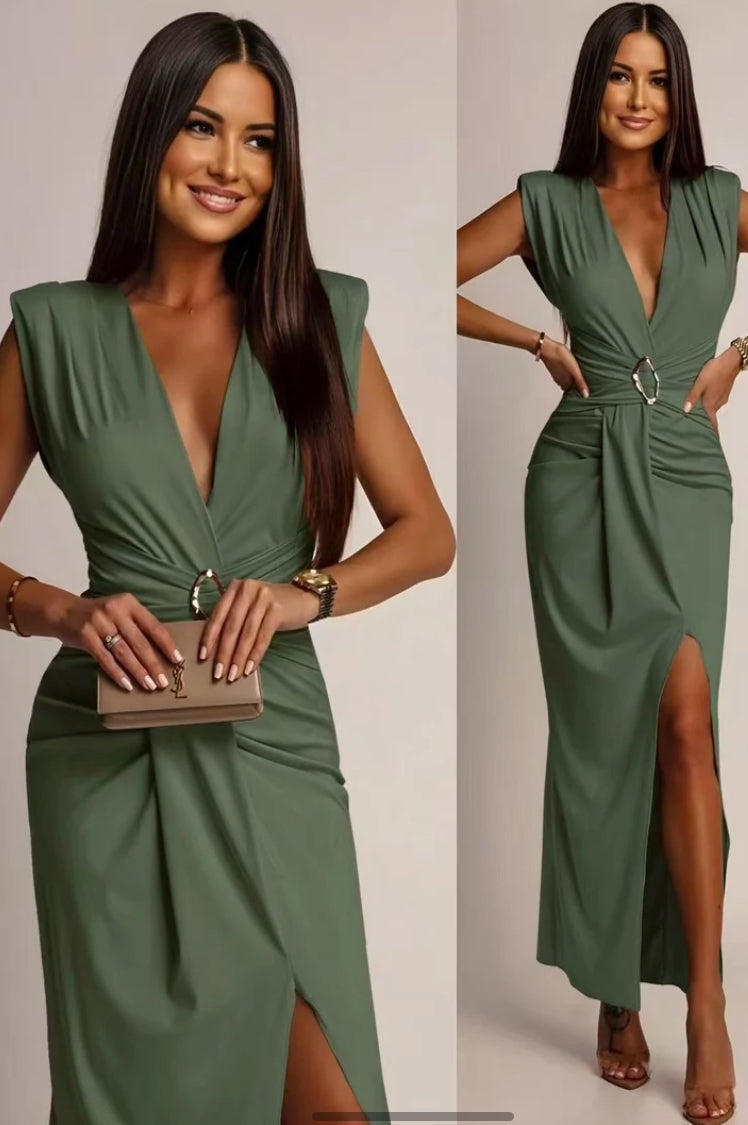 Robe Chic – Fendue, Col V