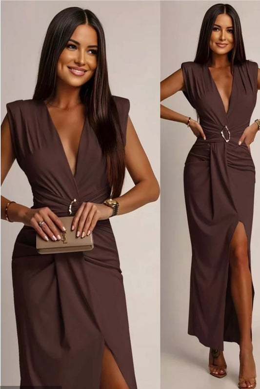 Robe Chic – Fendue, Col V