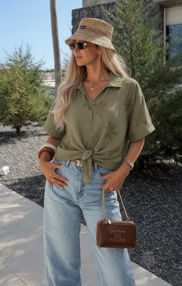 Top col chemise broderie fleurie à nouer