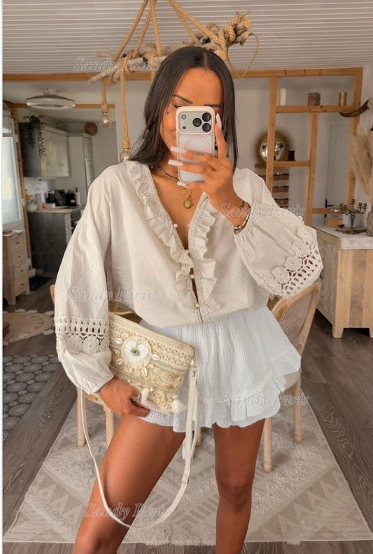 Chemise fluide à volants et détails dentelle – Esprit bohème chic