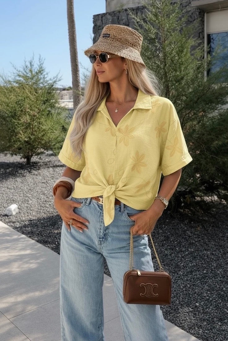 Top col chemise broderie fleurie à nouer
