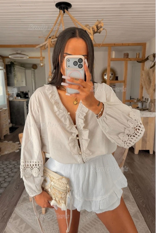 Chemise fluide à volants et détails dentelle – Esprit bohème chic